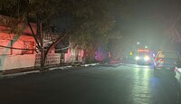 Elementos de Protección Civil de Monterrey confirmaron que el fuego se propago a dos viviendas.