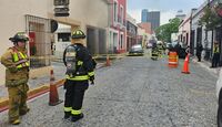 Elementos de Protección Civil se movilizaron al cruce de las calles Diego de Montemayor y Padre Raymundo Jardón.
