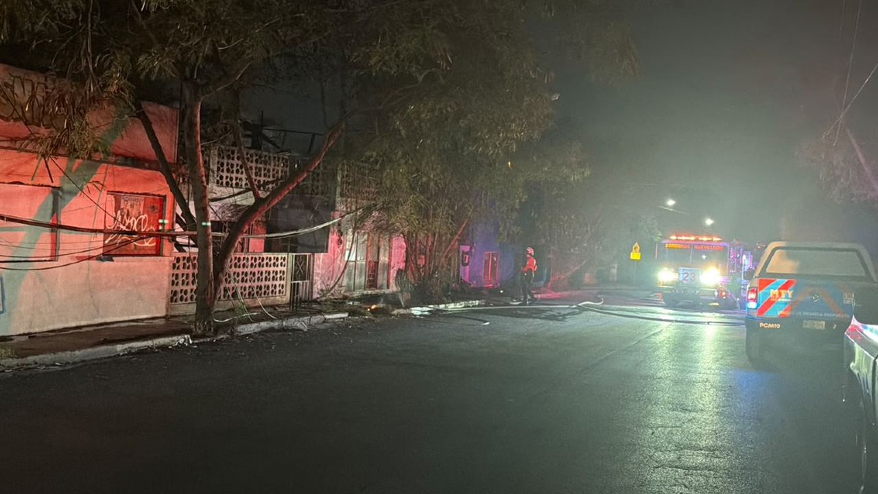 Hombre muere calcinado tras incendio en vivienda de Fomerrey 25, en Monterrey