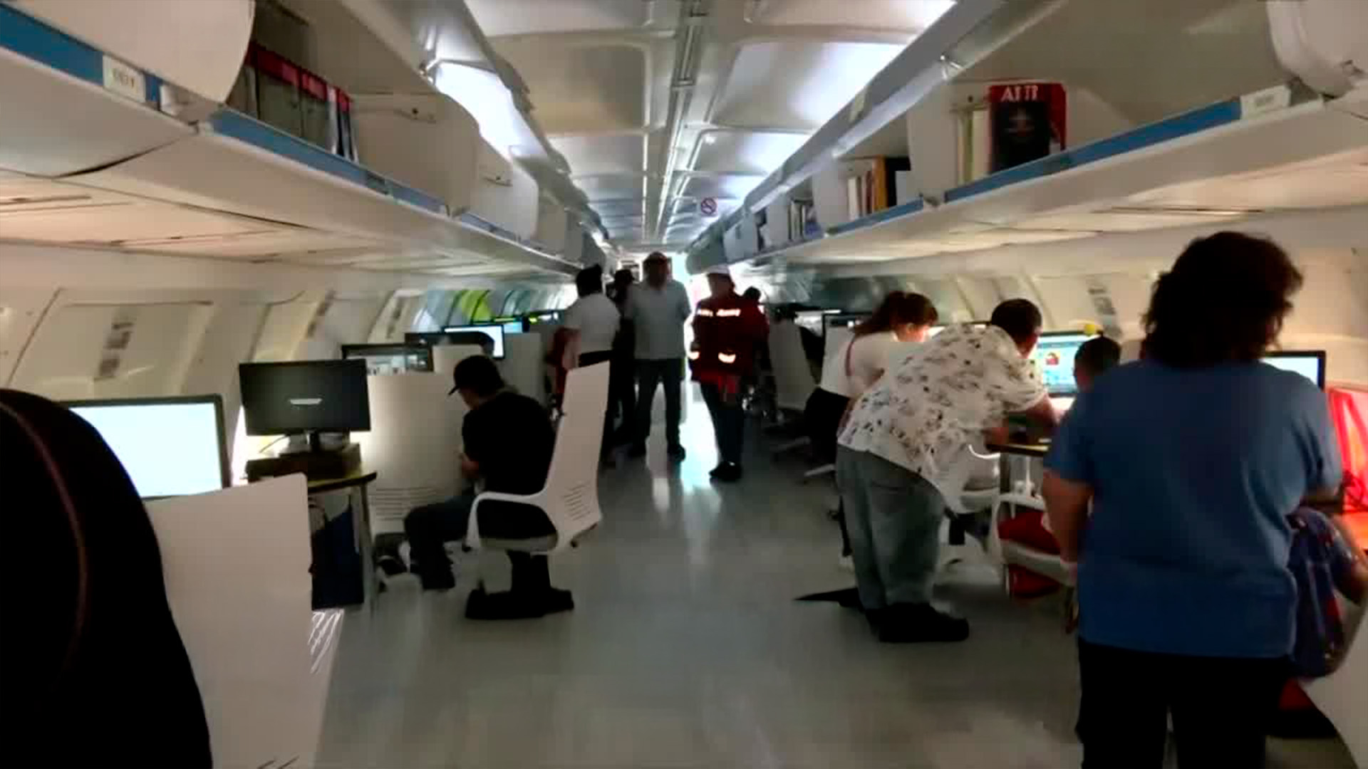 Iztapalapa abre un avión real con biblioteca y simulador de vuelo gratis
