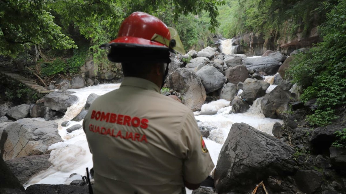 El menor perdió la vida tras caer en la Barranca de Oblatos y ser arrastrado por la corriente del río | Protección Civil y Bomberos Guadalajara