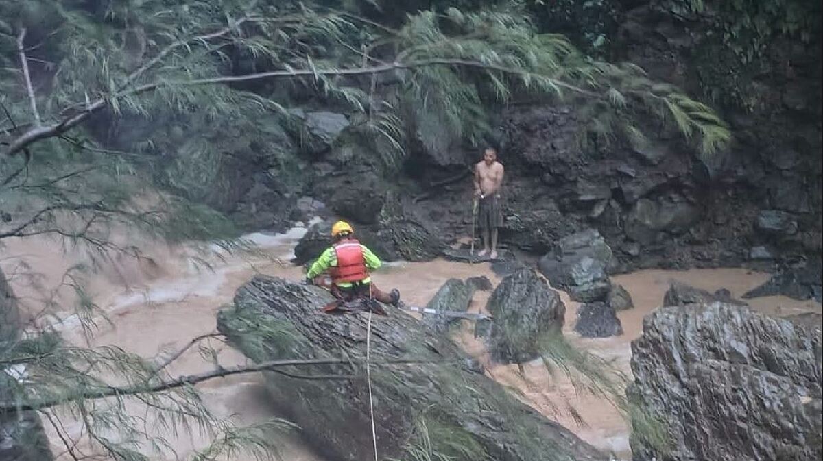 Una sexta persona quedó a la espera de ser rescatada por el crecimiento del río. | Raúl Aguilar Lares