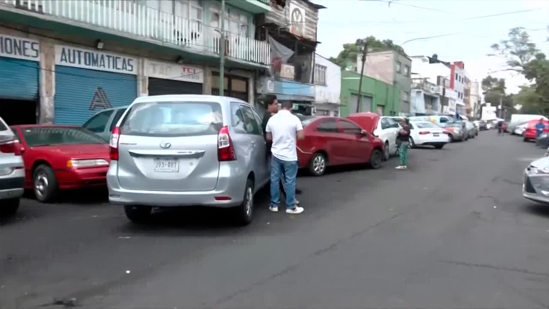Trabajador es aplastado por un auto durante reparaciones en la Cuauhtémoc