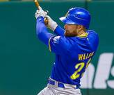 Walsh volvió a vestirse de héroe. Con dos compañeros en circulación, desapareció la pelota entre los jardines izquierdo y central.
