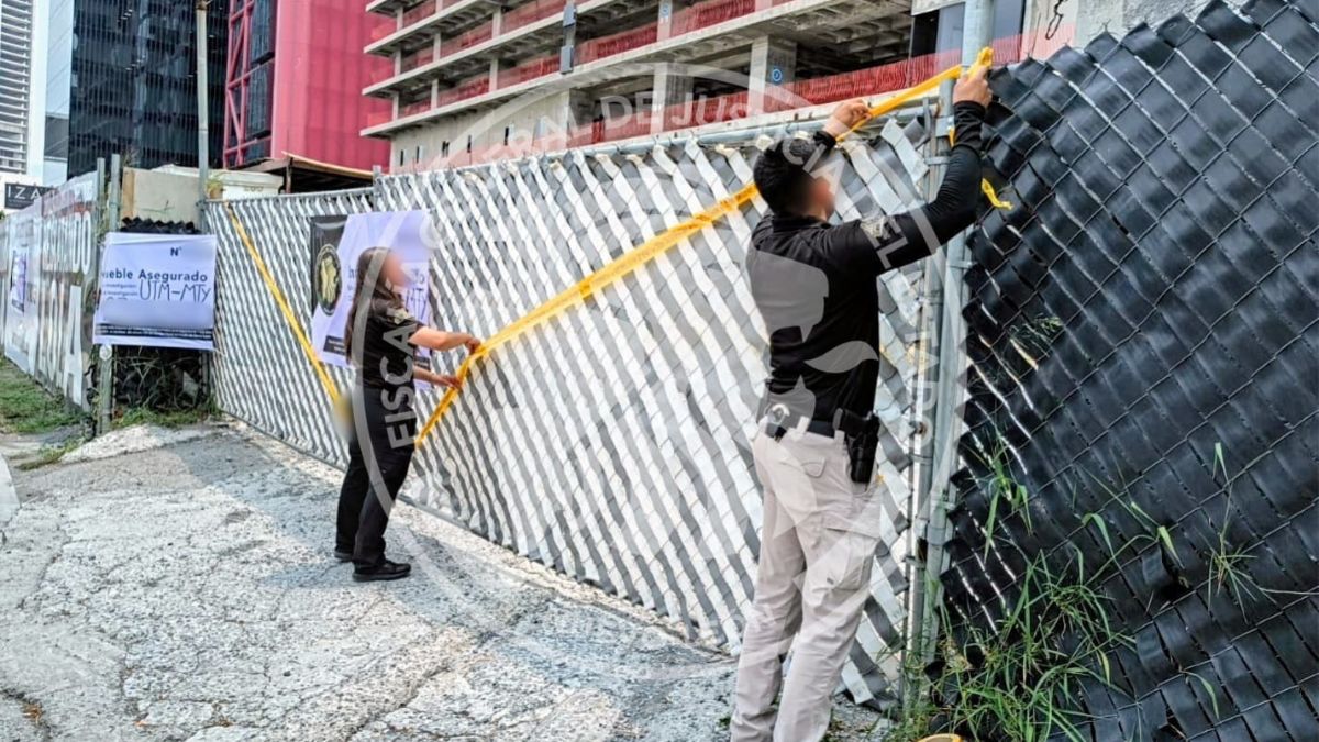 El edificio permanecerá bajo resguardo de las autoridades mientras continúan las investigaciones.