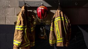 Elementos de Protección Civil y Bomberos trabajaron arduamente para controlar el fuego y evitar que las llamas alcanzaran inmuebles aledaños / CANVA