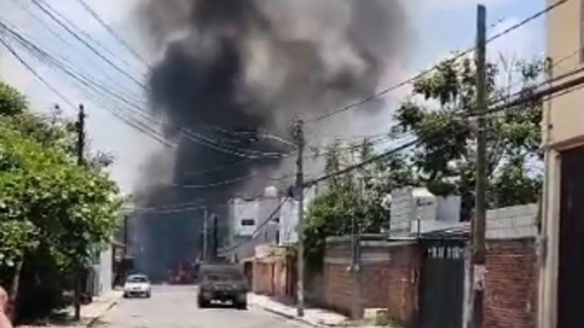 La explosión de una pipa de gas en la colonia Las Granjas en Morelos, provocó un incendio | Redes Sociales