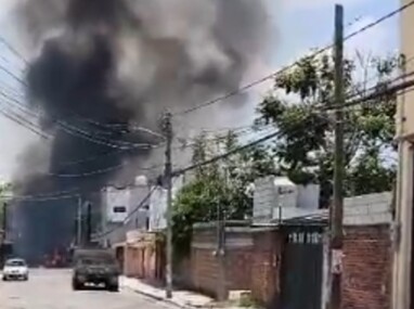 La explosión de una pipa de gas en la colonia Las Granjas en Morelos, provocó un incendio | Redes Sociales