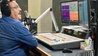Locutores mantienen viva la magia de Stereo Saltillo en la radio.