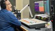 Locutores mantienen viva la magia de Stereo Saltillo en la radio.