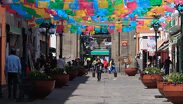 Las mesas de trabajo buscan escuchar a comerciantes, pues cerrar la Calle de los Dulces a vehículos podría traducirse en menos visitas / EsImagen