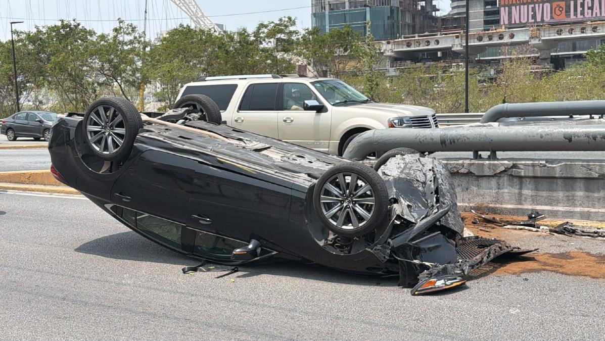 La mujer lesionada fue llevada al Hospital de Zona número 21 del Seguro Social.