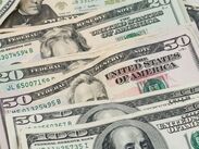Las remesas cambian su valor dependiendo el precio del dólar en México. | Gemini IA