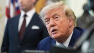 Trump limita la nacionalidad a hijos de diplomáticos y casos de fraude, desafiando la interpretación de la 14ª Enmienda.
