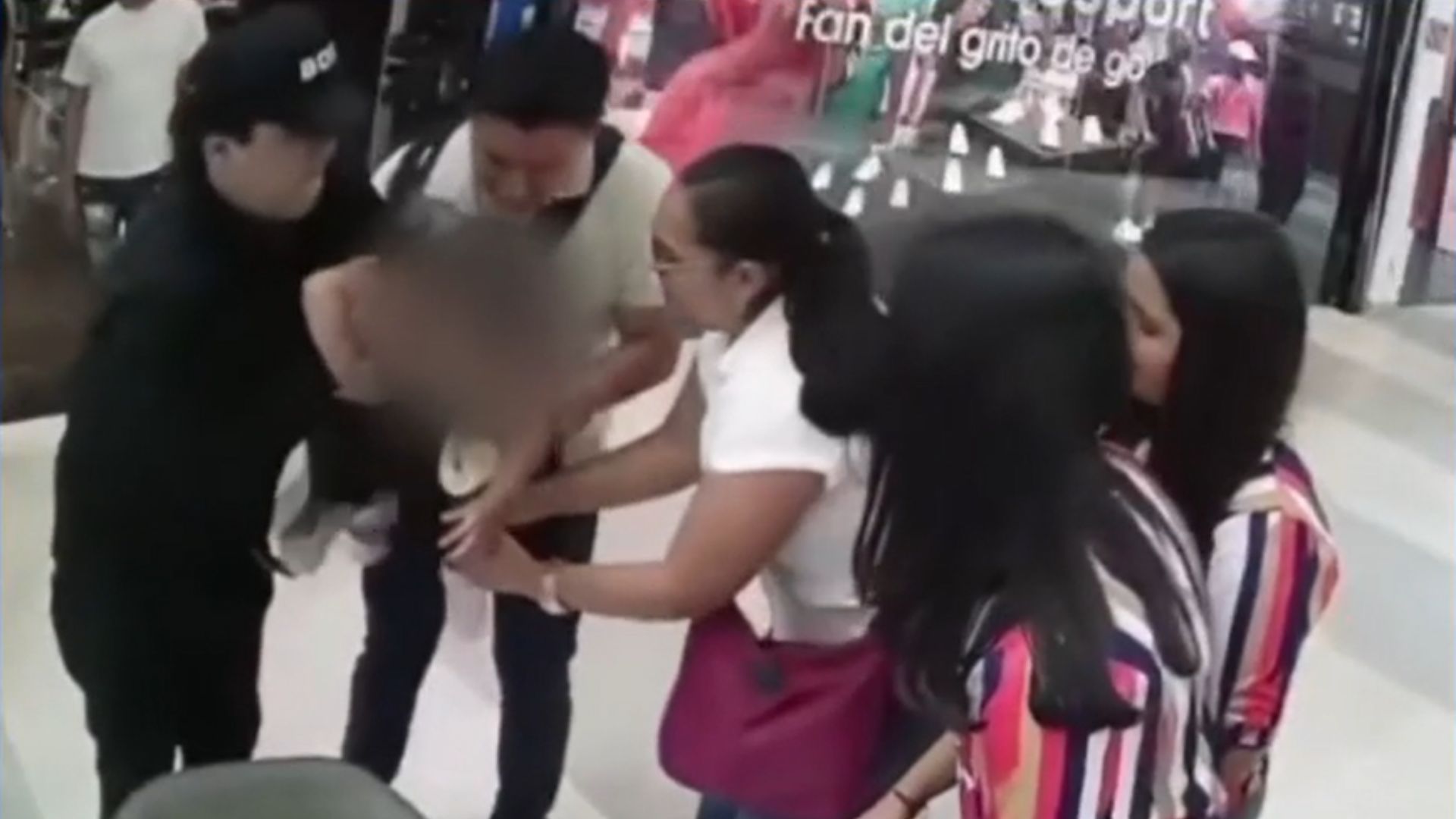 Joven salva a niña que se asfixiaba en centro comercial de Tampico
