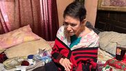Martha Elena, postrada desde hace 16 años, pide que se respete el espacio del portón hacia adentro como su único refugio habitable.