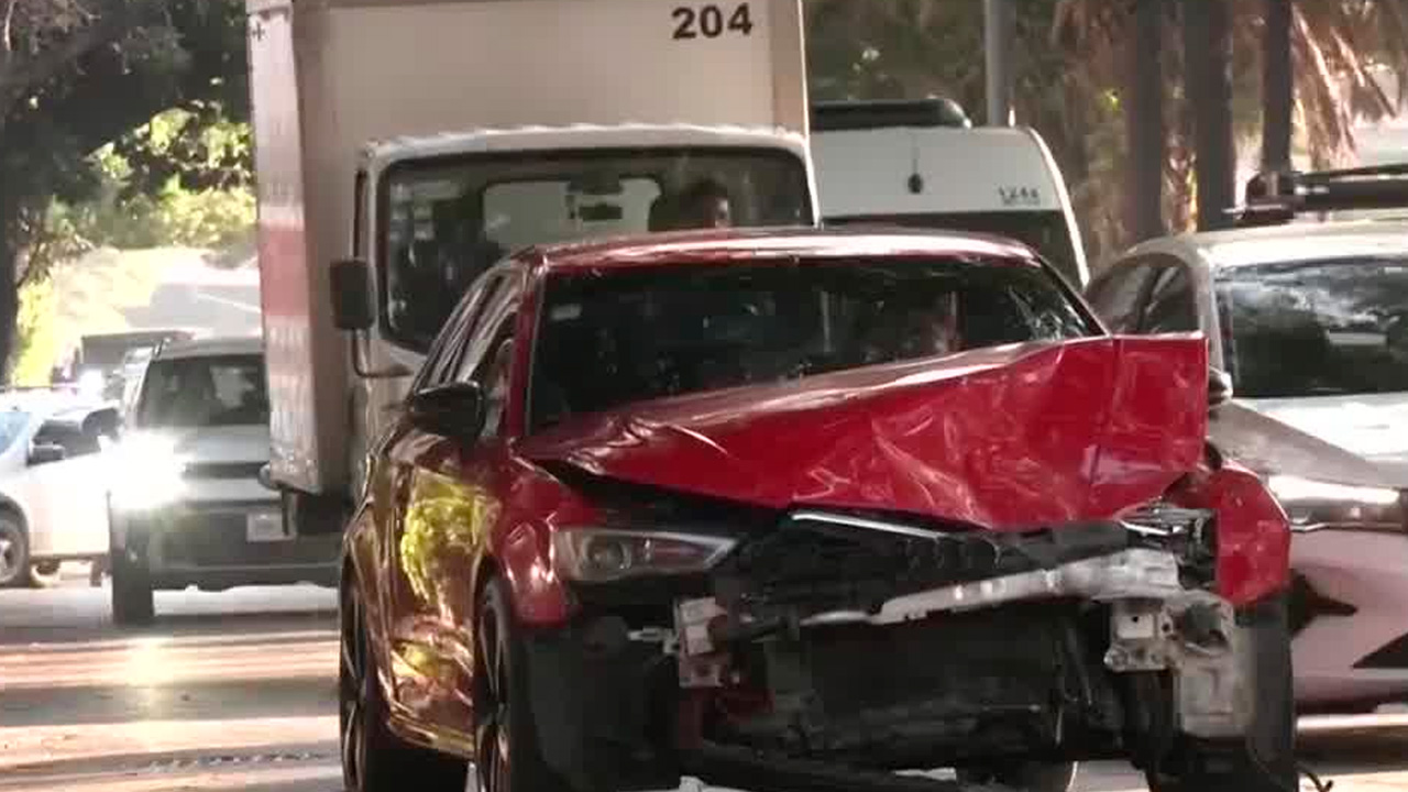 Presunto exceso de velocidad provoca fuerte choque en Circuito Interior