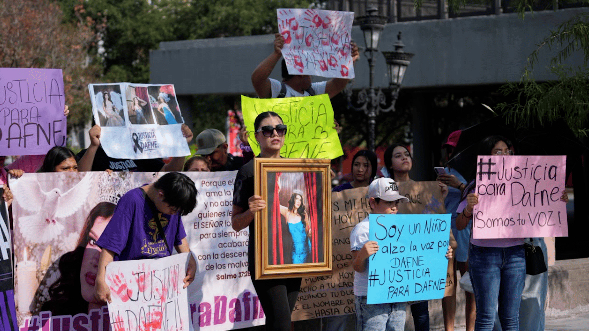 Realizan marcha en Monterrey para exigir justicia por Dafne Zapata