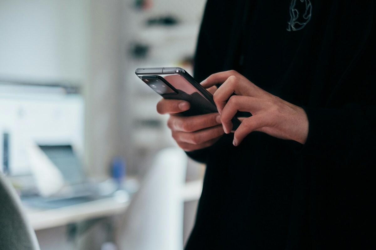 Para el registro de líneas de teléfono la (CRT) menciona que las personas que no cumplan con el registro perderán la línea. | Unshpalsh
