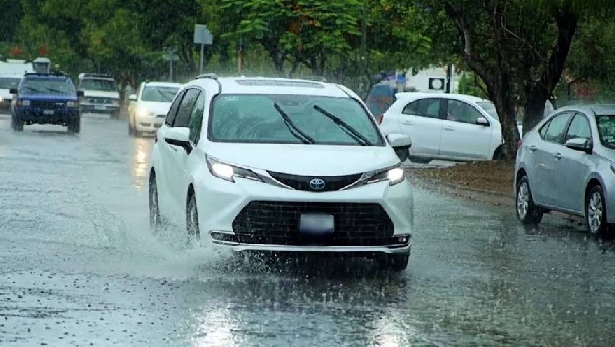 Automovilistas fueron los afectados por el fuerte torrencial en León | Dany Béjar