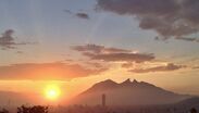 El domingo estará marcado por un ambiente seco y muy caluroso, mientras que el cielo alternará entre periodos de sol y nubosidad.