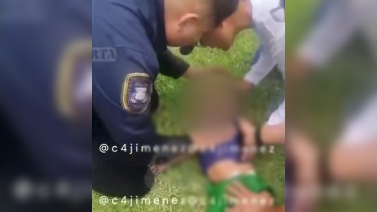 Un elemento de la policía le salvó la vida a un niño de 3 años que estaba ahogado en un lago en Teotihuacán, Edomex. | C4 Carlos Jiménez