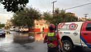 El hombre en aparente situación de calle identificado como Rolando se encontraba caminando.