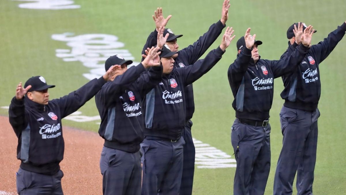 La lluvia llegó al Walmart Park a minutos de cantar el Play Ball.