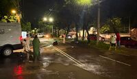 Una pareja murió tras derrapar su motocicleta en calles de la alcaldía Xochimilco; el pavimento estaba mojado tras lluvias. | Enrique Luna