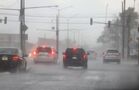 El sistema de tormentas se desplaza sobre el Área Metropolitana, por lo que se prevén lluvias puntuales de moderadas a fuertes.
