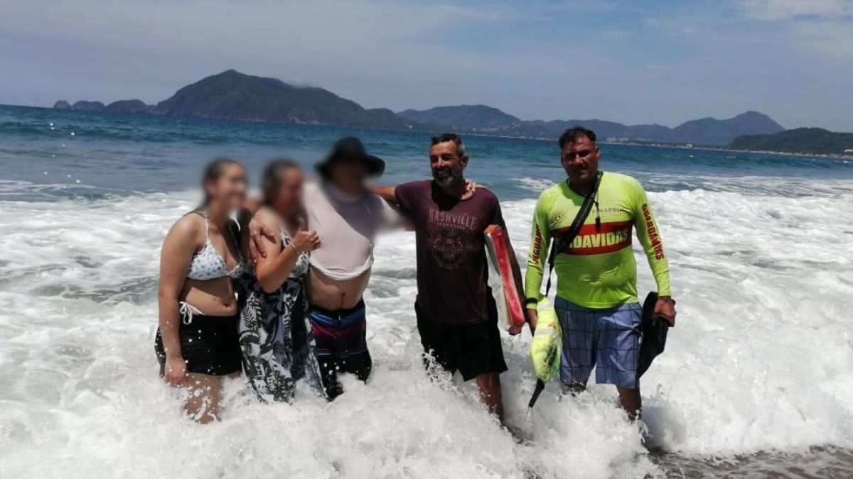 PC de Colima rescata a cinco personas de ahogarse en playas de Manzanillo. | Protección Civil Colima vía Facebook
