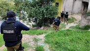 Una llamada sobre la presunta extorsión alertó a los oficiales.