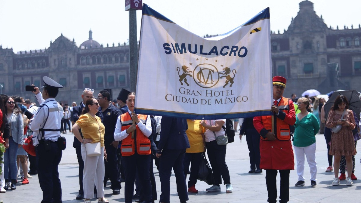 Durante un simulacro los ciudadanos deben salir a la calle | Cuartoscuro