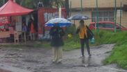 Los habitantes de la Ciudad de México han tenido que salir a las calles con paraguas debido a las intensas lluvias. | Cuartoscuro