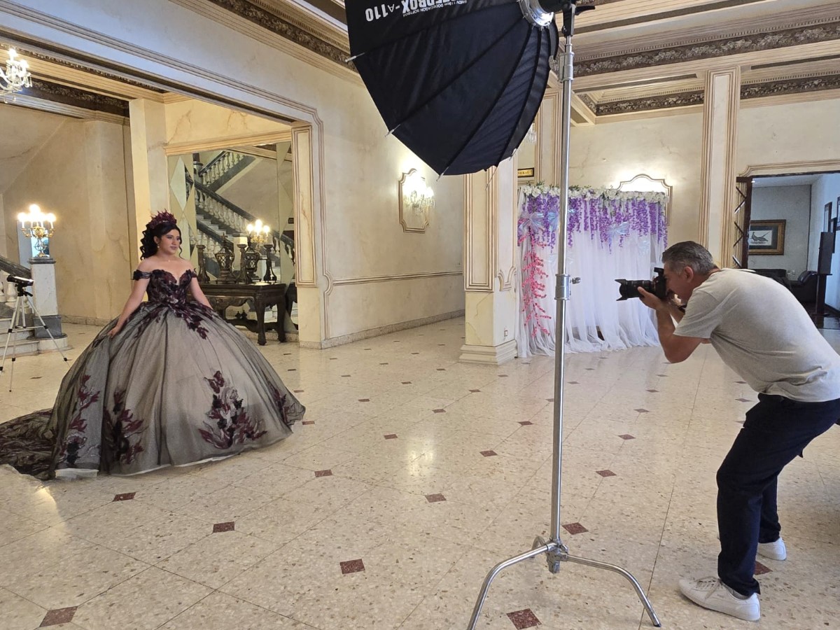 Para Mayra Martínez, madre de la quinceañera, Laura no era una fotógrafa más, era una amiga.