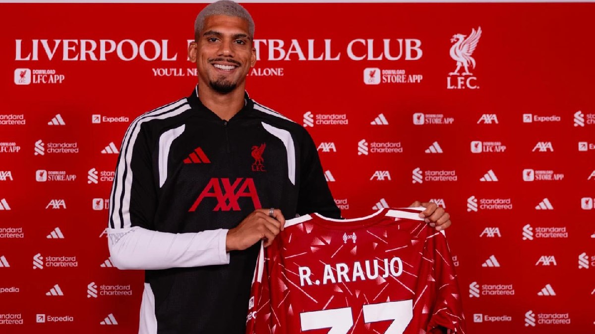 Ronald Araujo podría ser comprado por Liverpool en 2027 por 55 millones de euros / Facebook