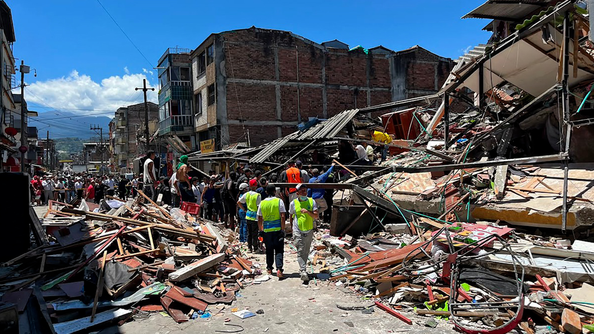 Sismo en Colombia deja 111 fallecidos y 2 mil 500 desaparecidos en tragedia sin precedentes