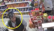 Al terminar el atraco, el sujeto salió con completa normalidad del sitio / Cortesía