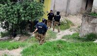 Una llamada sobre la presunta extorsión alertó a los oficiales.