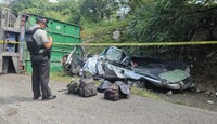 La volcadura ocurrió sobre el kilómetro 112 a la altura del municipio de Tuxpan, Jalisco