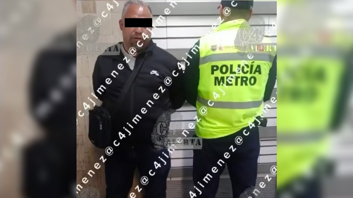 Un agente de la Fiscalía fue captado en video por una mujer a la que presuntamente acosó en el Metro CdMx. | C4 Carlos Jiménez