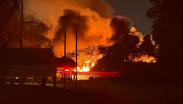 Bomberos combaten incendio en basurero de Servicios Públicos de Monterrey