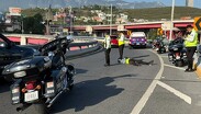 Tras el choque, el elemento quedó tendido sobre el pavimento en avenida Constitución.