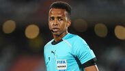 El colegiado africano se convertirá en el primer árbitro no europeo en dirigir la Supercopa tras enfrentar un periodo que calificó como "muy difícil".
