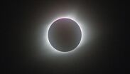 Un eclipse solar total ocurre cuando la Luna se coloca entre el sol y la Tierra, oscureciendo la superficie terrestre como si fuera de noche | Pexels