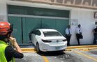 El impacto también provocó daños al interior de la farmacia.| Especial