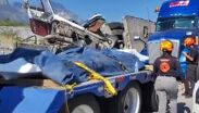 Accidente entre dos tráileres deja un herido grave en la Monterrey-Saltillo