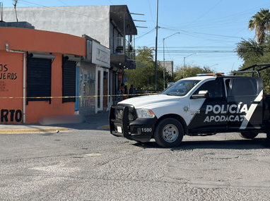 Asesinan a hombre afuera de comercio en Apodaca NL.