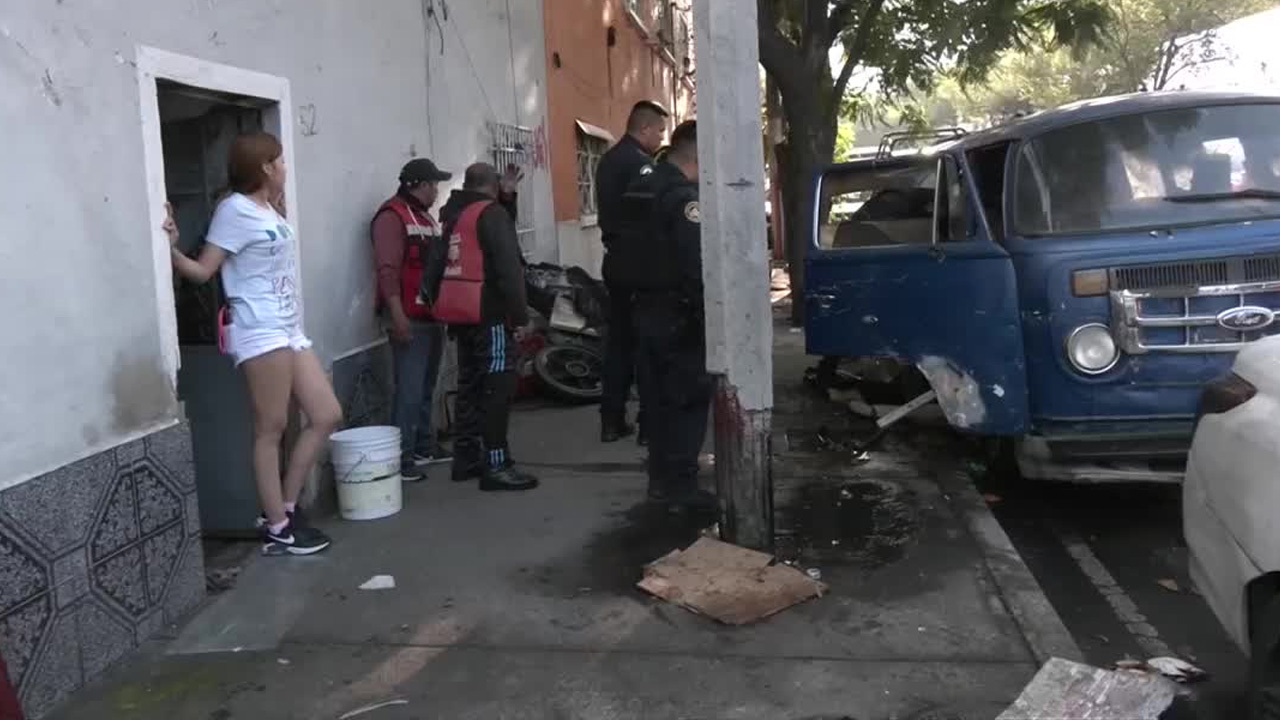Camioneta se incendia en avenida Oceanía; no hay personas lesionadas