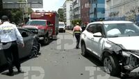 Un choque entre dos vehículos particulares provoca volcadura y deja lesionados en avenida Chapultepec, CdMx. | Telediario